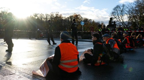 Demonstrationen: Aktivisten protestieren in Bayern - Verkehrsbehinderungen