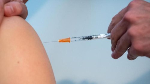 Pandemie: Pläne für Impfpflicht ab 18 nehmen Konturen an