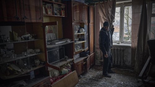 Ukraine-Überblick: Straßen nach Bachmut unter Beschuss, Raketenangriff auf Charkiw