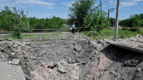 Ukraine-Krieg: Raketeneinschlag zerstört offenbar Bahnstrecke bei Charkiw