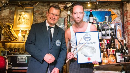 Rekord: Kieler Schlagzeuger wirbelt Drumsticks 105 Mal pro Minute