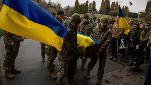 Liveblog Ukrainekrieg: Ukraine und Russland tauschen Leichen Hunderter Soldaten aus