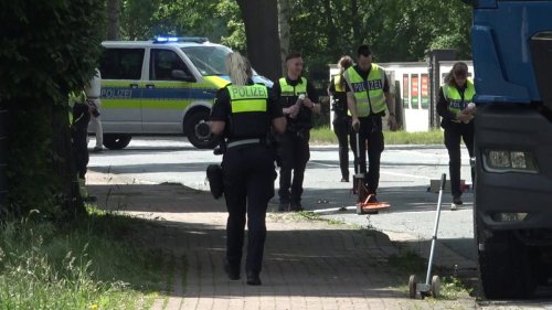 Niedersachsen: Tödlicher Unfall: Kleinkind von Lastwagen erfasst