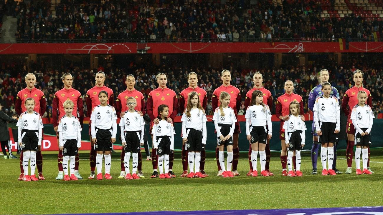 Nations League: DFB-Frauen live bei KiKA - und mit Bernd das Brot
