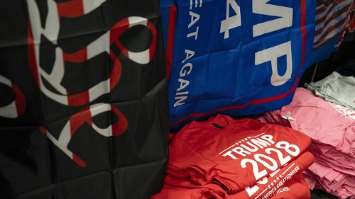 Präsidentschaftswahl 2028: US-Präsident verkauft Produkte mit der Aufschrift "Trump 2028"