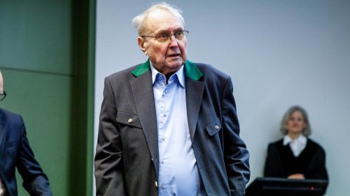 Aserbaidschan-Affäre: Ex-CSU-Abgeordneter Lintner räumt Weiterleitung von Geldzahlungen ein