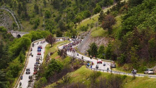 Italien-Rundfahrt: Giro: Roglic nach erster Bergankunft im Rosa Trikot