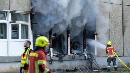 Notfälle: Tödlicher Brand in Flüchtlingsunterkunft: Polizei ermittelt