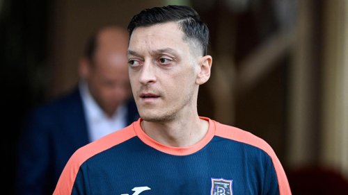 Fußball: Mesut Özil verkündet sofortiges Karriereende