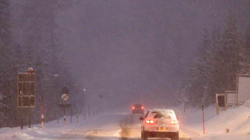 Wintereinbruch im Süden: Polizei über Glätte-Unfälle: "Haben ordentlich zu tun"