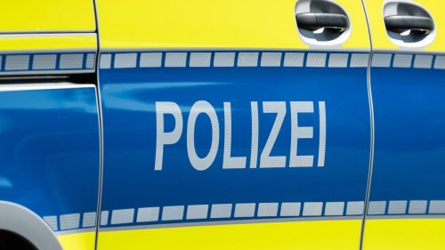 Baden-Baden: Mann erfasst mit Auto Frau auf Gehweg und flüchtet