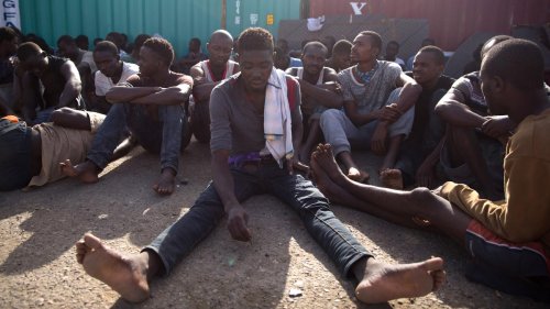 Mittelmeer: Libysche Küstenwache greift dreimal so viele Migranten auf wie 2020