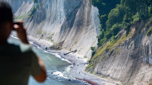 Rettungseinsatz: 20-Jährige gerät an Steilküste auf Rügen in Not