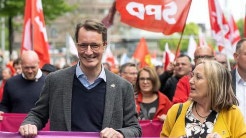 Mit Plakaten und Postkarten: DGB will für Tariftreuegesetz Wüst unter Druck setzen