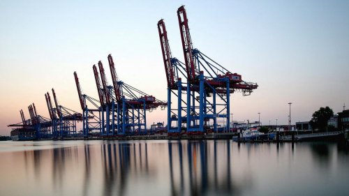Warnstreik: Hamburger Hafen für große Schiffe gesperrt