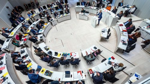 Politik: Landtag macht Weg frei für mehr Fachkräfte in den Kitas