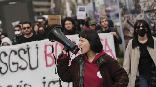 Proteste in der Türkei: Türkei nimmt Anwalt von inhaftiertem Oppositionellen İmamoğlu fest