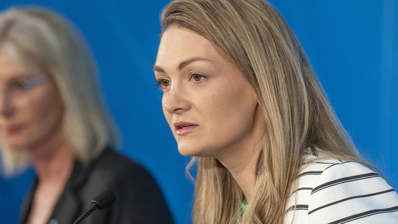 Gesundheitssystem: CSU-Ministerin will Gesundheitssystem auf Kriegsfall vorbereiten
