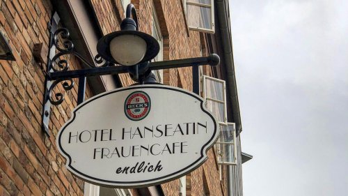 Hotel Hanseatin: "Na, ganz allein hier?"