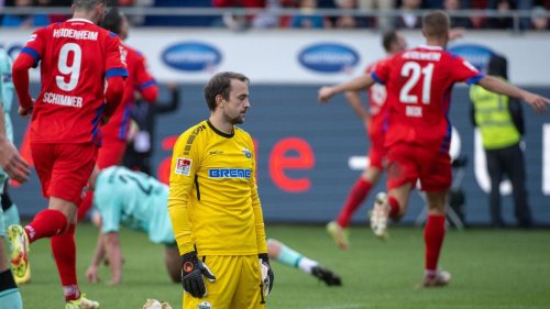 Fußball: RB Leipzig verpflichtet Torwart Zingerle aus Paderborn