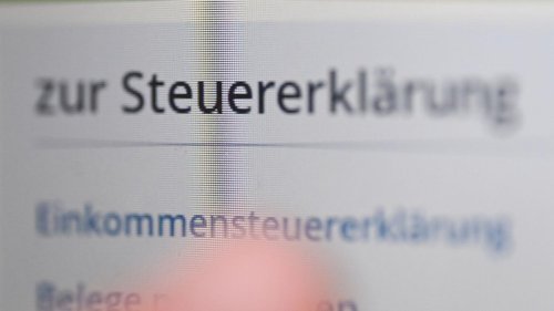 Abgaben: Einkommensteuer 2024: Finanzbeamte legen los