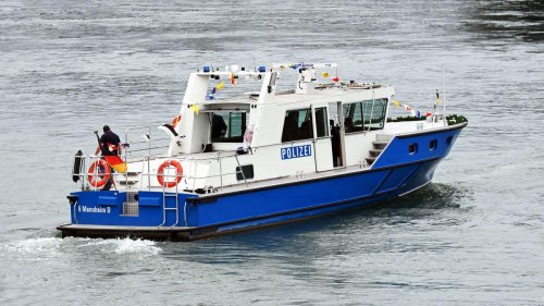 Wasserschutzpolizei: Rhein-Schiff bei Bacharach freigeschleppt