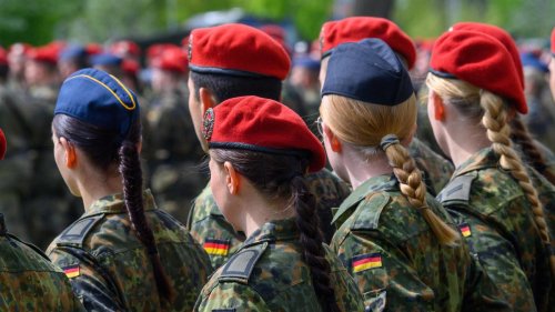 Bundeswehr: Scheidende Wehrbeauftragte beklagt Bedingungen für Soldatinnen
