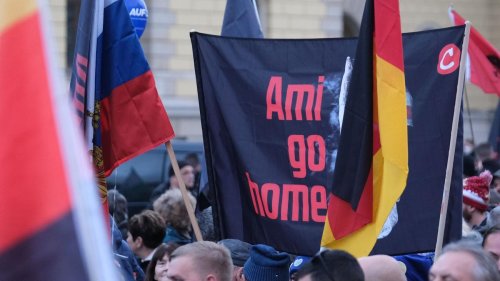 "Ami go home": Rechte Kundgebung und starker Gegenprotest in Leipzig
