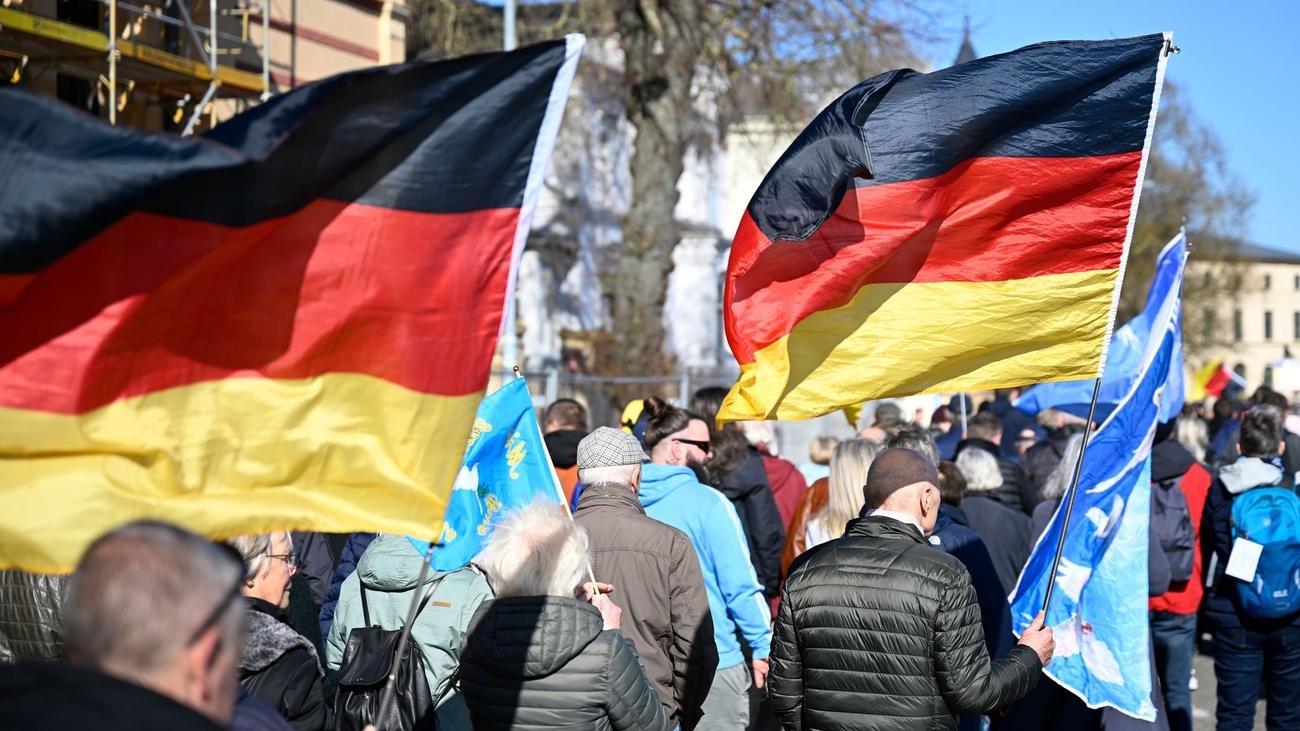 Protest: Hunderte bei "Gemeinsam für Deutschland"-Demo in Schwerin