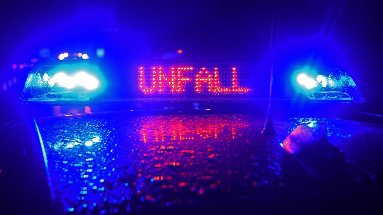 Verkehr: Unfall auf A2 mit mehreren Autos - Vollsperrung