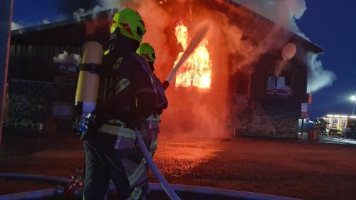 Brände: Brandermittler an zerstörter Berghütte in der Rhön