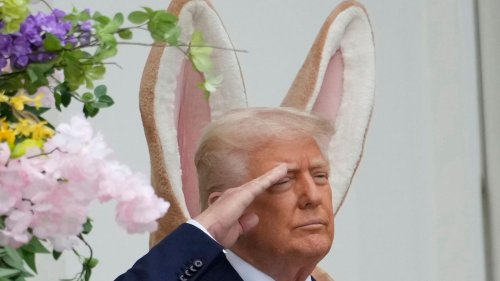 Feiertage: Trump tritt mit Osterhase auf - teure Eier, große Spender