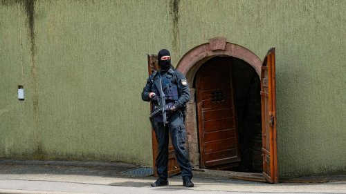 Reichsbürger: Vier weitere Mitglieder aus Reichsbürgernetzwerk angeklagt