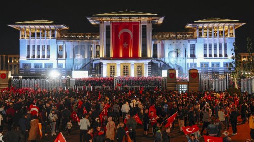 Türkei-Stichwahl: Recep Tayyip Erdoğan lässt sich in Ankara von Hunderttausenden feiern