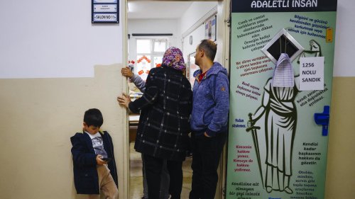 Wahl in der Türkei: Wahlbeobachter sehen "ungerechtfertigte Vorteile" für Erdoğan