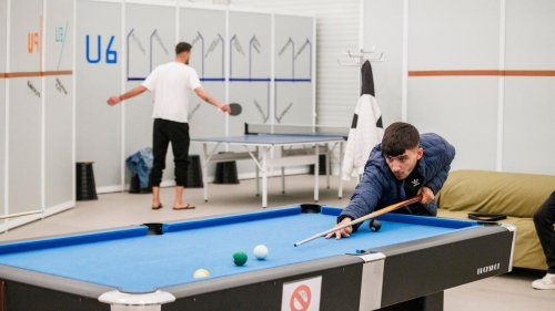 Berliner Hilfsorganisationen: 120.000 Flüchtlinge im Ankunftszentrum Tegel versorgt