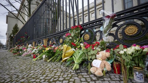 Terrorismus: Blumen als Zeichen des Mitgefühls nach Anschlag nahe Moskau