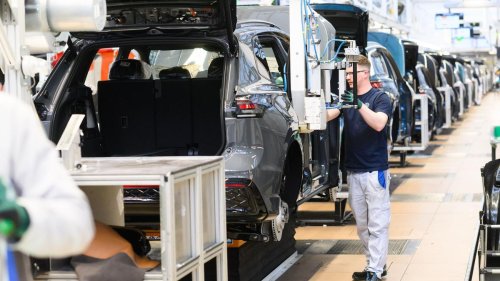 Autoindustrie: Hohe Nachfrage: VW fährt in Wolfsburg Sonderschichten