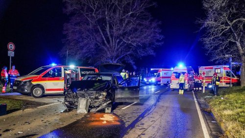 Landkreis Esslingen: Plötzlich abgebogen: Fünf Schwerverletzte bei Zusammenstoß