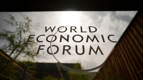 Davos: Weltwirtschaftsforum: Oxfam fordert mehr Steuern für Reiche