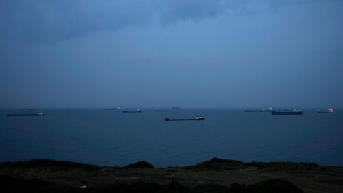 Rohstoffe: Öl-Sanktionen gegen Russland - 15 Tanker warten vor Istanbul