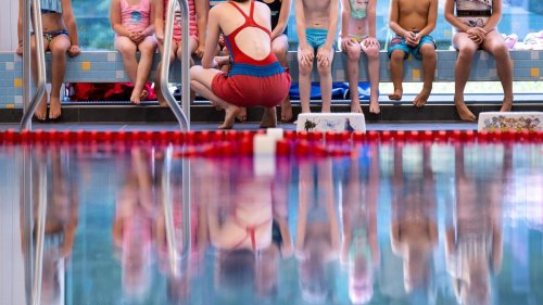 Freizeit: Frierend schwimmen lernen: Gibt es bald mehr Nichtschwimmer?