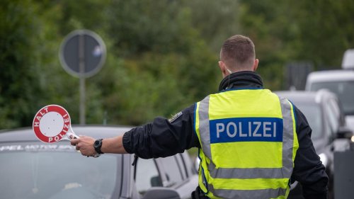 Grenzkontrollen: Mehrere Menschen ohne gültige Papiere an Grenze abgewiesen