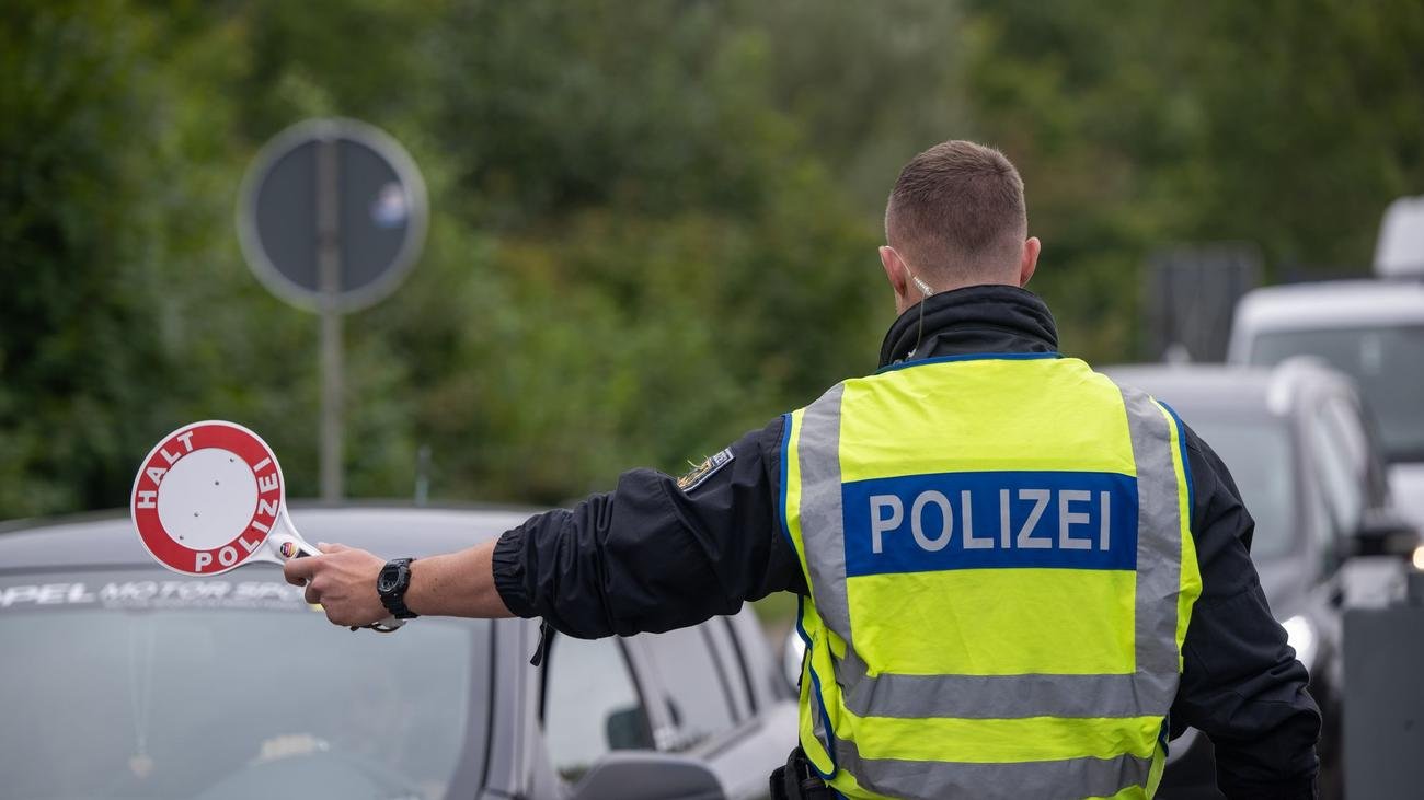 Grenzkontrollen: Mehrere Menschen ohne gültige Papiere an Grenze abgewiesen