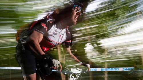 Rundkurs: 800 Mountainbiker nehmen an 24-Stunden-Rennen teil