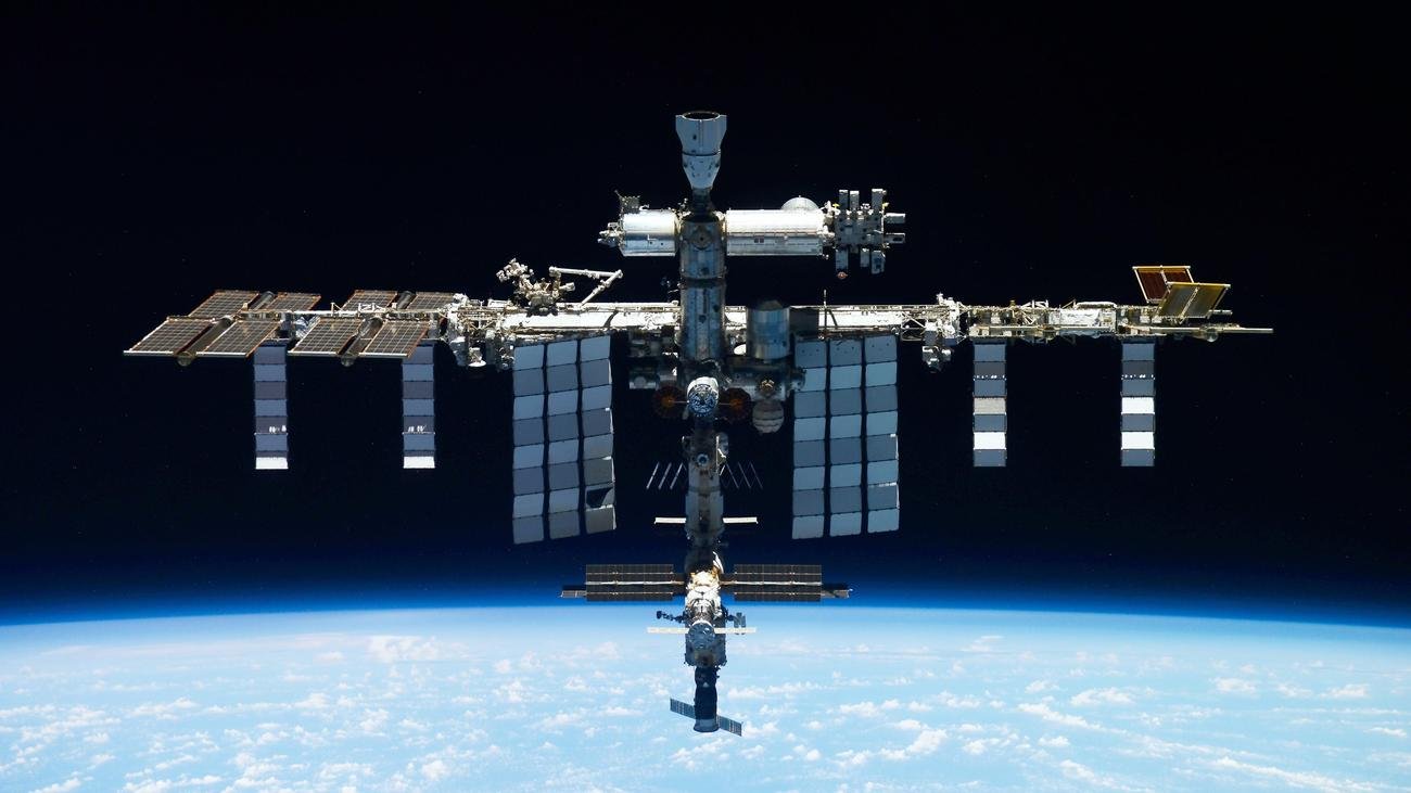 ISS: Rückholmission für gestrandete Astronauten an ISS angekommen