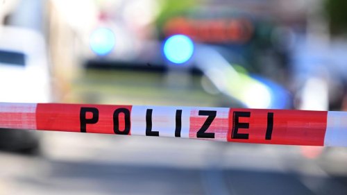 Glück im Unglück: Hausfassade kracht auf Straße