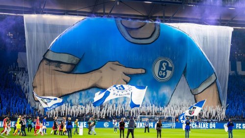 Fangesänge: Schalker Fans stimmen Spieler im Training auf Köln-Spiel ein