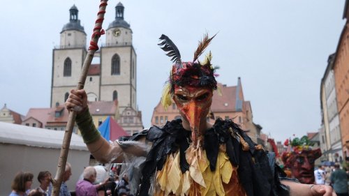 Fest: Nasser Festumzug bei "Luthers Hochzeit" in Wittenberg