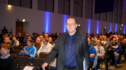 Mitgliederversammlung : Hertha-Interimschef fordert bessere Zusammenarbeit